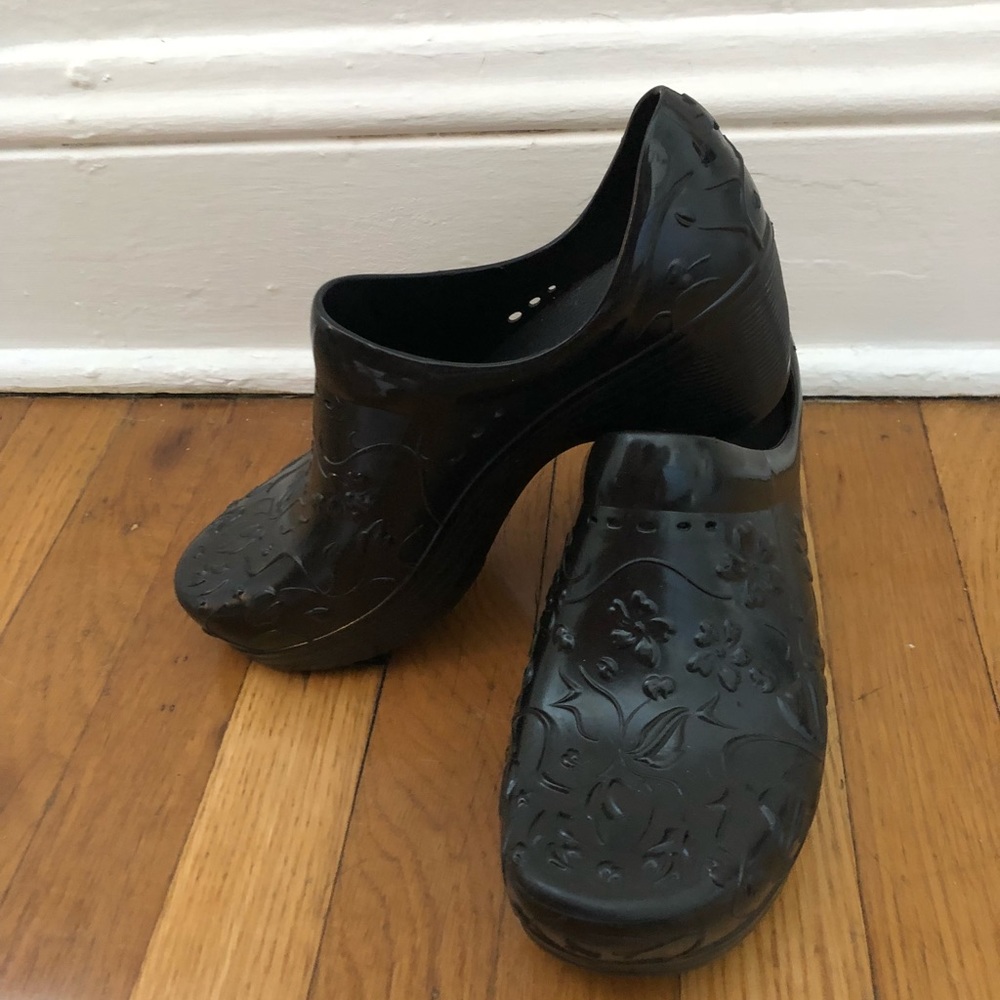 40 Black Dansko Discontinued Pixie Rubber Clog